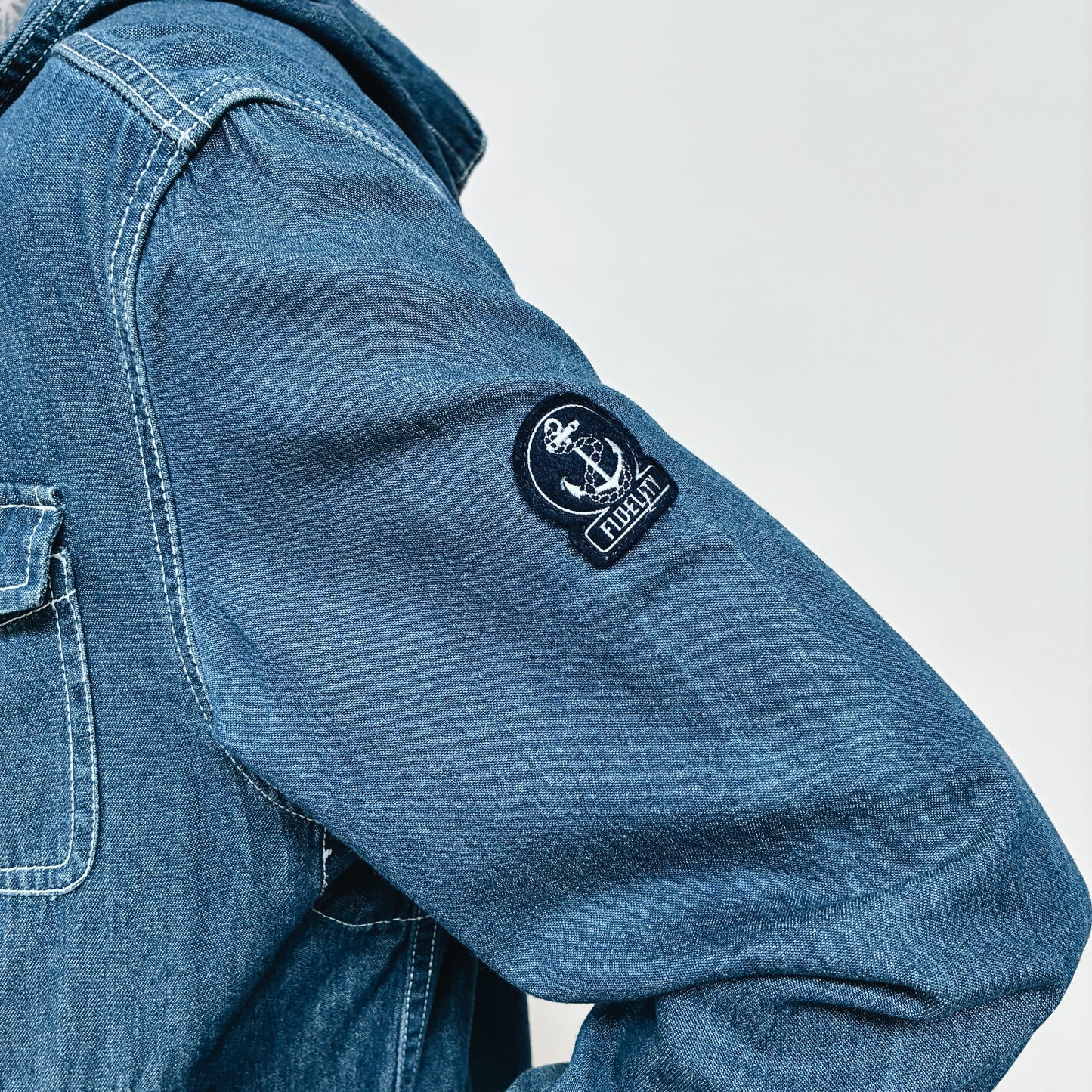 FIDELITY BY GERALD & STEWART HOODED LIGHT DENIM JACKET - M